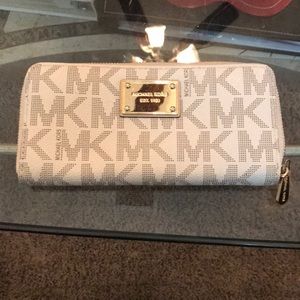 Michael Kors MK wallet, white gold